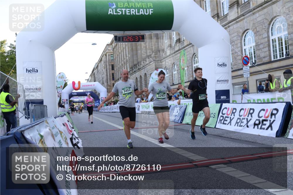 07.09.2025 - BARMER Alsterlauf Strokosch-Dieckow http://msf.ph/oto/8726110 07.09.2025 10:26:35 Ziel 3293, 3295, 3452, 4417 meine-sportfotos.de