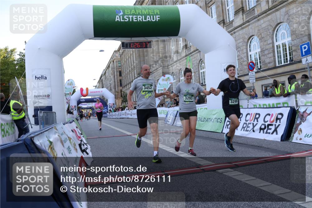 07.09.2025 - BARMER Alsterlauf Strokosch-Dieckow http://msf.ph/oto/8726111 07.09.2025 10:26:35 Ziel 3293, 3295, 3452, 4417 meine-sportfotos.de