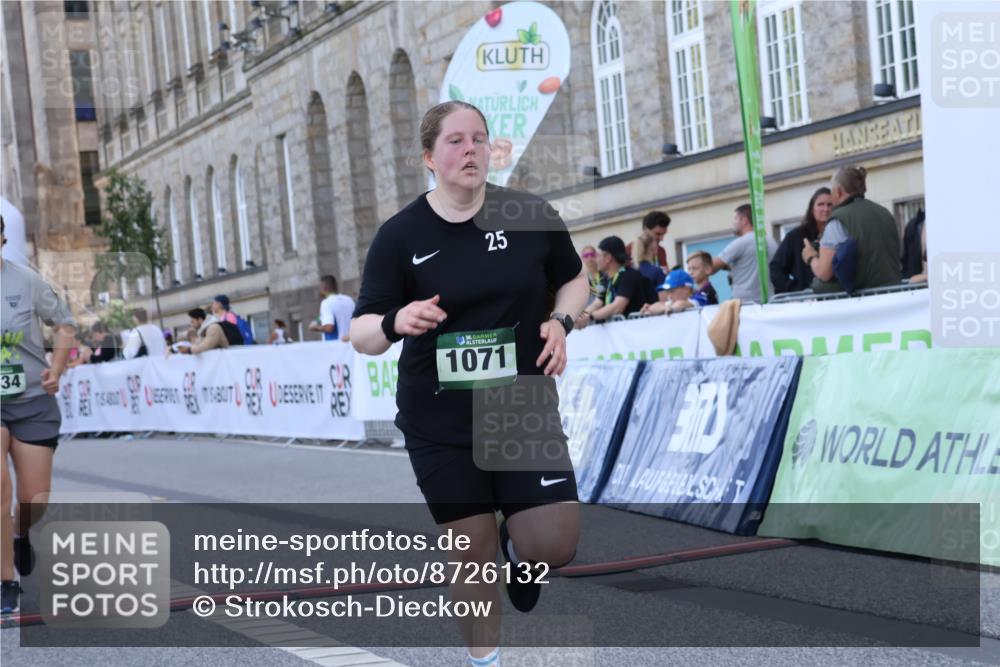 07.09.2025 - BARMER Alsterlauf Strokosch-Dieckow http://msf.ph/oto/8726132 07.09.2025 10:26:50 Ziel 3634, 4811, 4816 meine-sportfotos.de