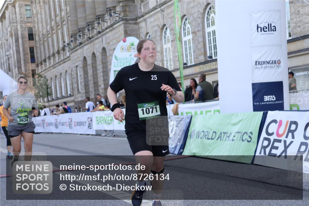 07.09.2025 - BARMER Alsterlauf Strokosch-Dieckow http://msf.ph/oto/8726134 07.09.2025 10:26:51 Ziel 3634, 4811, 4816 meine-sportfotos.de