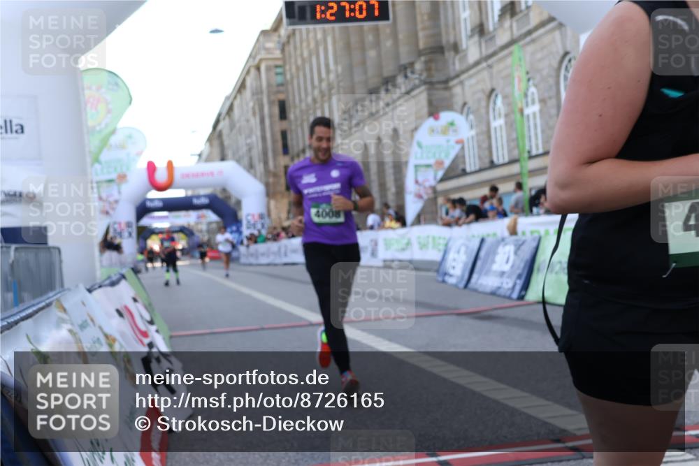 07.09.2025 - BARMER Alsterlauf Strokosch-Dieckow http://msf.ph/oto/8726165 07.09.2025 10:27:05 Ziel 4008, 4576, 4579, 4945, 5347 meine-sportfotos.de