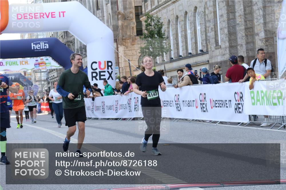 07.09.2025 - BARMER Alsterlauf Strokosch-Dieckow http://msf.ph/oto/8726188 07.09.2025 10:27:21 Ziel 4143, 4144, 4320 meine-sportfotos.de