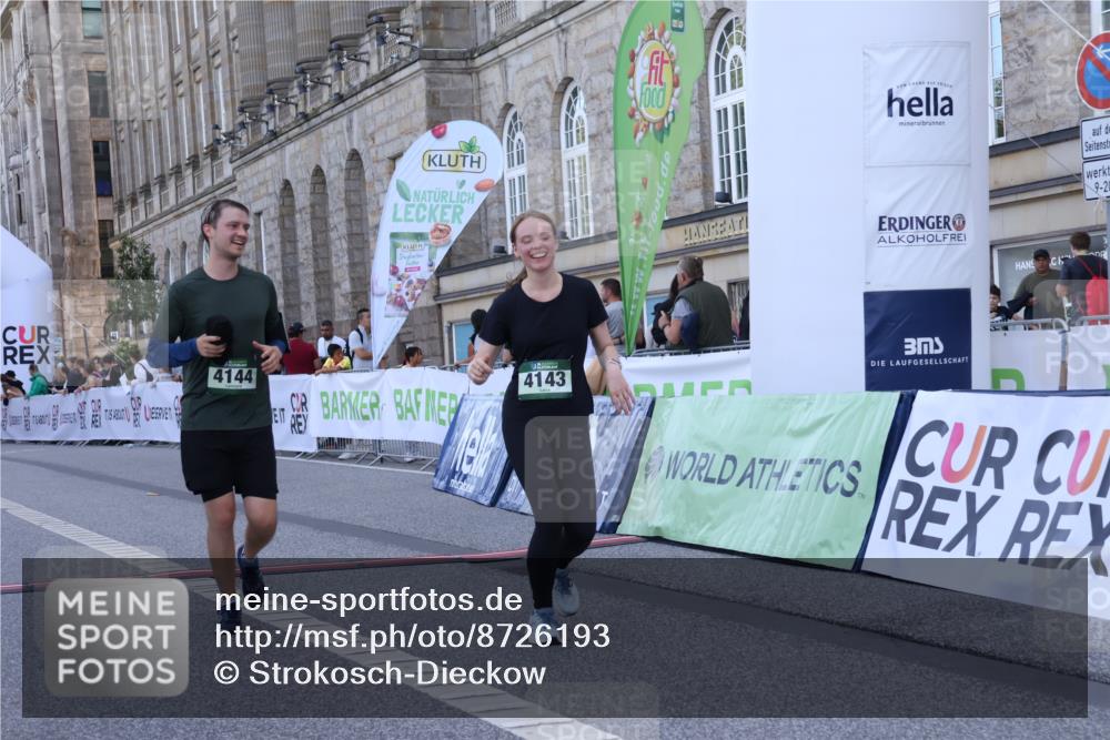 07.09.2025 - BARMER Alsterlauf Strokosch-Dieckow http://msf.ph/oto/8726193 07.09.2025 10:27:24 Ziel 4143, 4144 meine-sportfotos.de
