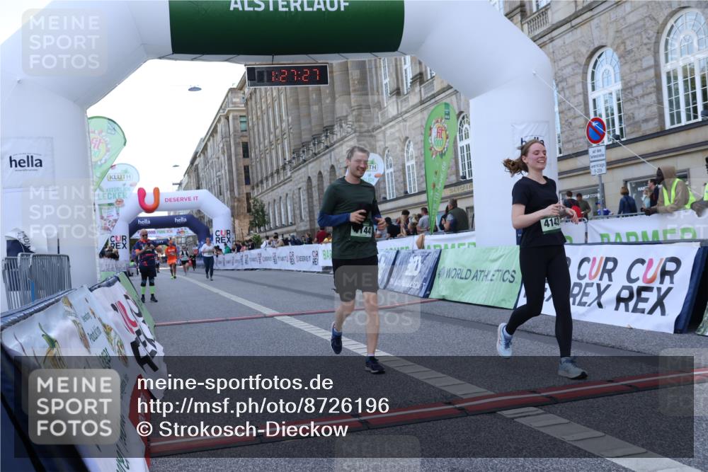 07.09.2025 - BARMER Alsterlauf Strokosch-Dieckow http://msf.ph/oto/8726196 07.09.2025 10:27:25 Ziel 4143, 4144, 5439 meine-sportfotos.de