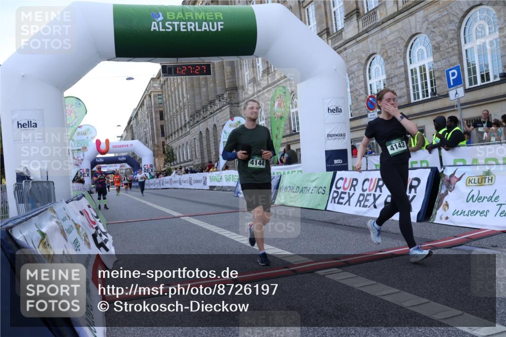 07.09.2025 - BARMER Alsterlauf Strokosch-Dieckow http://msf.ph/oto/8726197 07.09.2025 10:27:25 Ziel 4143, 4144, 5439 meine-sportfotos.de