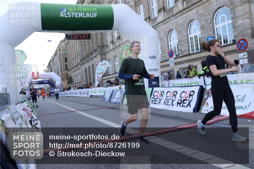 07.09.2025 - BARMER Alsterlauf Strokosch-Dieckow http://msf.ph/oto/8726199 07.09.2025 10:27:26 Ziel 4143, 4144, 5439, 8300 meine-sportfotos.de