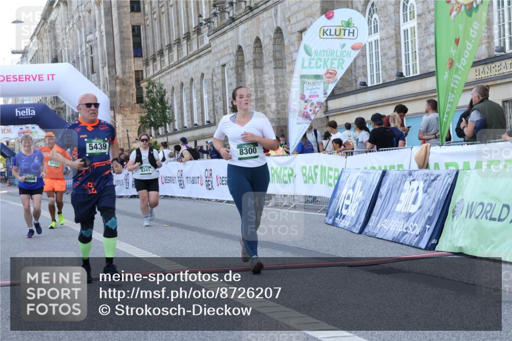 07.09.2025 - BARMER Alsterlauf Strokosch-Dieckow http://msf.ph/oto/8726207 07.09.2025 10:27:32 Ziel 3968, 5065, 5439, 8300, 8341 meine-sportfotos.de