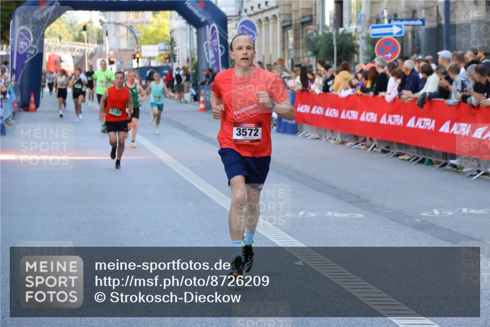 07.09.2025 - BARMER Alsterlauf Strokosch-Dieckow http://msf.ph/oto/8726209 07.09.2025 09:43:04 Ziel 2400, 3814, 3890, 4050, 5382, 5389, 5714, 8006, 8336 meine-sportfotos.de