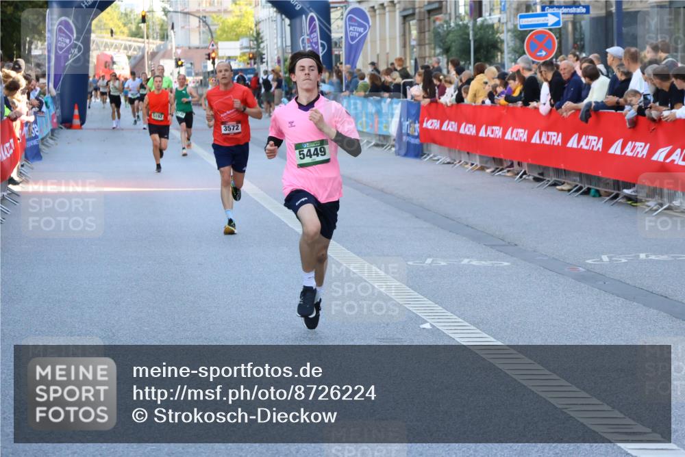 07.09.2025 - BARMER Alsterlauf Strokosch-Dieckow http://msf.ph/oto/8726224 07.09.2025 09:43:01 Ziel 2059, 2400, 3814, 3890, 4050, 4963, 5382, 5389, 5714, 8336 meine-sportfotos.de