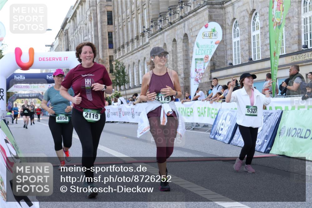07.09.2025 - BARMER Alsterlauf Strokosch-Dieckow http://msf.ph/oto/8726252 07.09.2025 10:27:50 Ziel 2008, 2119, 2179, 4858, 5327 meine-sportfotos.de