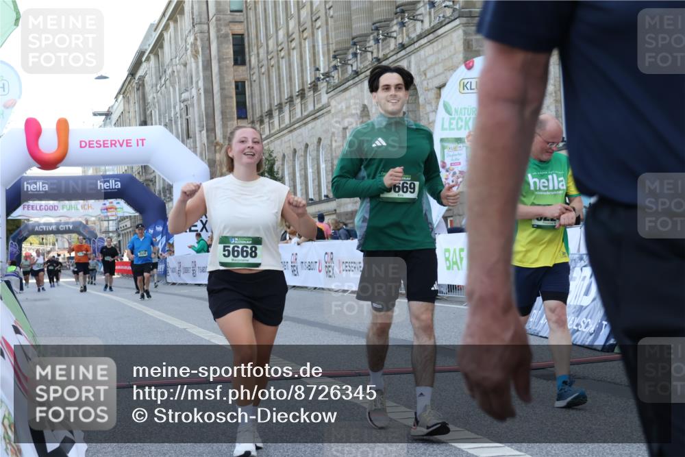 07.09.2025 - BARMER Alsterlauf Strokosch-Dieckow http://msf.ph/oto/8726345 07.09.2025 10:28:46 Ziel 5275, 5276, 5668, 5669, 6224 meine-sportfotos.de
