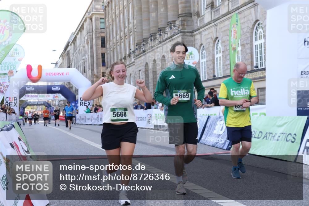 07.09.2025 - BARMER Alsterlauf Strokosch-Dieckow http://msf.ph/oto/8726346 07.09.2025 10:28:46 Ziel 5275, 5276, 5668, 5669, 6224 meine-sportfotos.de