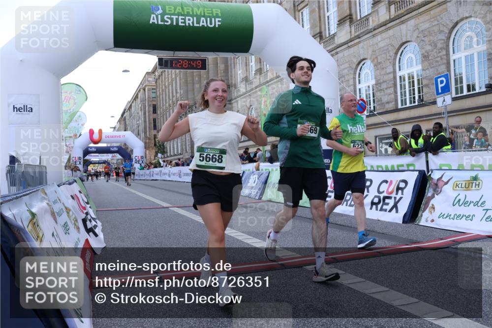 07.09.2025 - BARMER Alsterlauf Strokosch-Dieckow http://msf.ph/oto/8726351 07.09.2025 10:28:47 Ziel 5275, 5276, 5668, 5669, 6224 meine-sportfotos.de