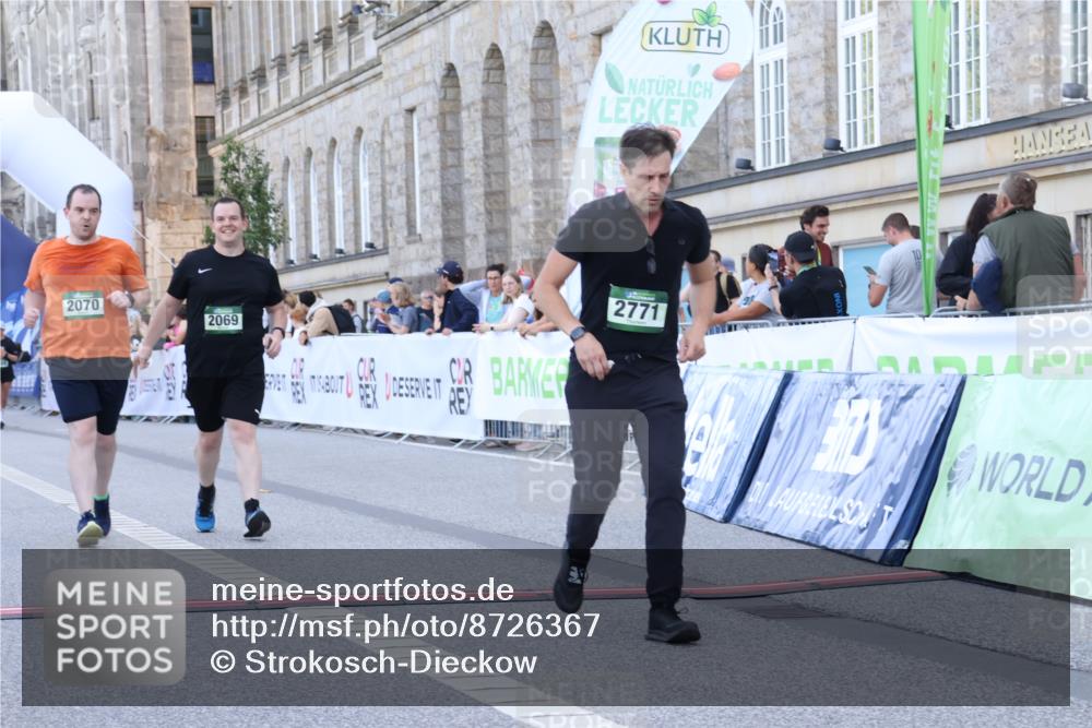07.09.2025 - BARMER Alsterlauf Strokosch-Dieckow http://msf.ph/oto/8726367 07.09.2025 10:28:59 Ziel 2069, 2070, 2771, 2848, 3508 meine-sportfotos.de