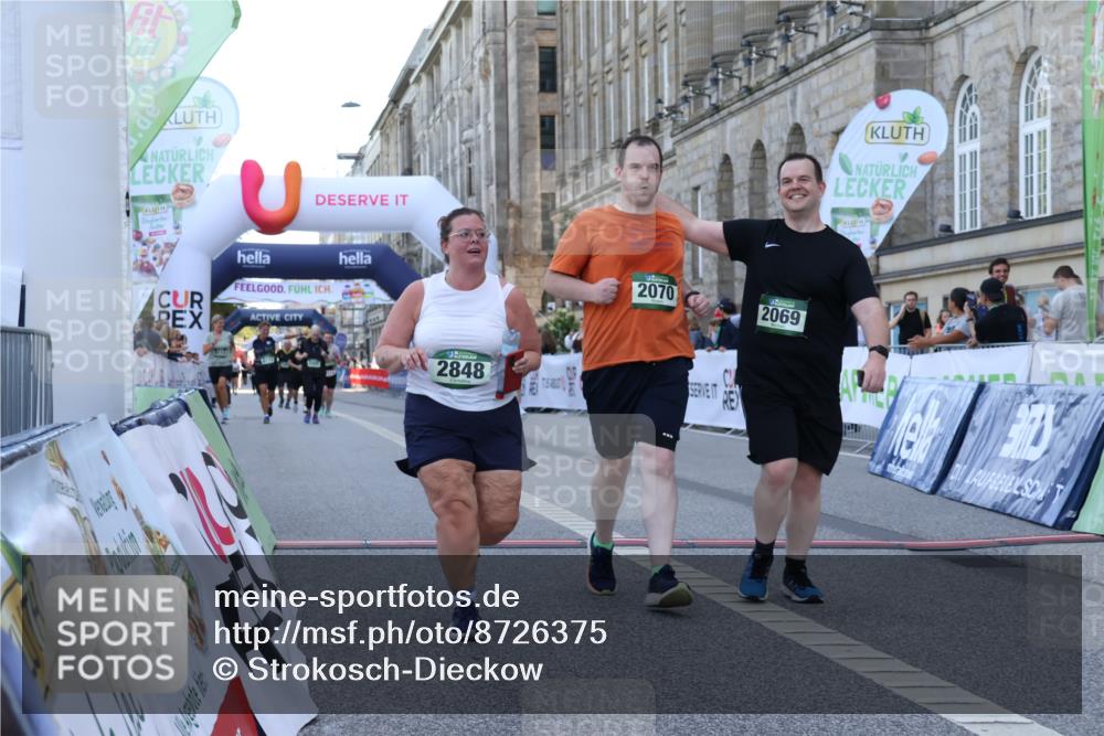 07.09.2025 - BARMER Alsterlauf Strokosch-Dieckow http://msf.ph/oto/8726375 07.09.2025 10:29:02 Ziel 2069, 2070, 2771, 2848, 4688, 4689, 6111, 6112 meine-sportfotos.de