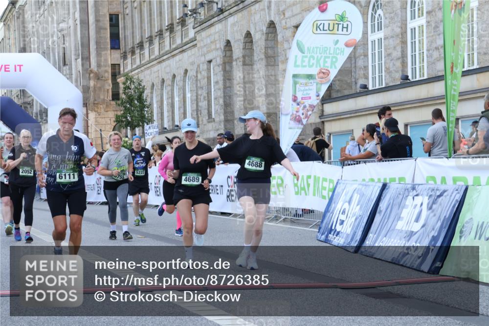 07.09.2025 - BARMER Alsterlauf Strokosch-Dieckow http://msf.ph/oto/8726385 07.09.2025 10:29:08 Ziel 2052, 2485, 2714, 4688, 4689, 5222, 5755, 6111, 6112 meine-sportfotos.de