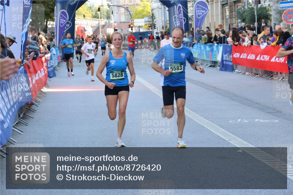 07.09.2025 - BARMER Alsterlauf Strokosch-Dieckow http://msf.ph/oto/8726420 07.09.2025 09:42:01 Ziel 2799, 2871, 3690, 3924, 4652, 5120, 5763 meine-sportfotos.de