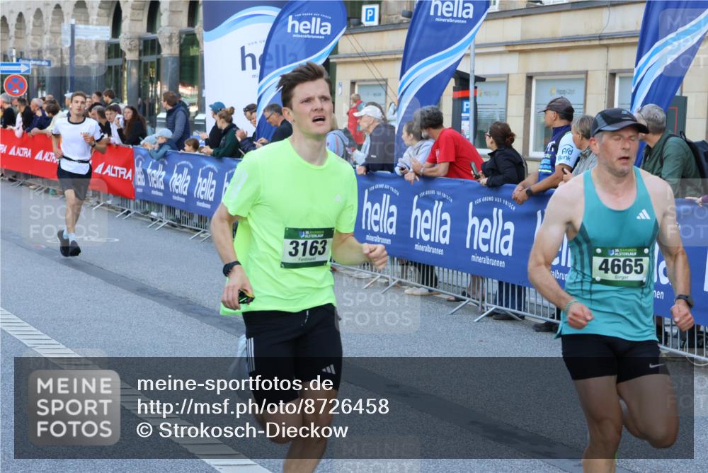 07.09.2025 - BARMER Alsterlauf Strokosch-Dieckow http://msf.ph/oto/8726458 07.09.2025 09:41:51 Ziel 3690, 5120, 5763, 6013, 6066, 8025, 8358, 8389 meine-sportfotos.de