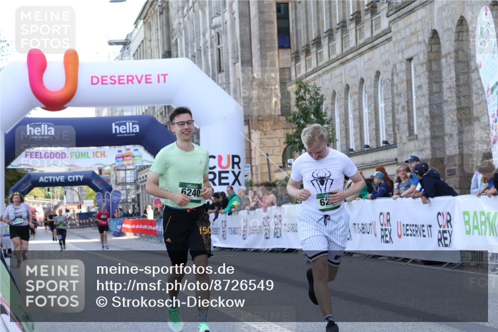 07.09.2025 - BARMER Alsterlauf Strokosch-Dieckow http://msf.ph/oto/8726549 07.09.2025 10:31:16 Ziel 6239, 6240 meine-sportfotos.de