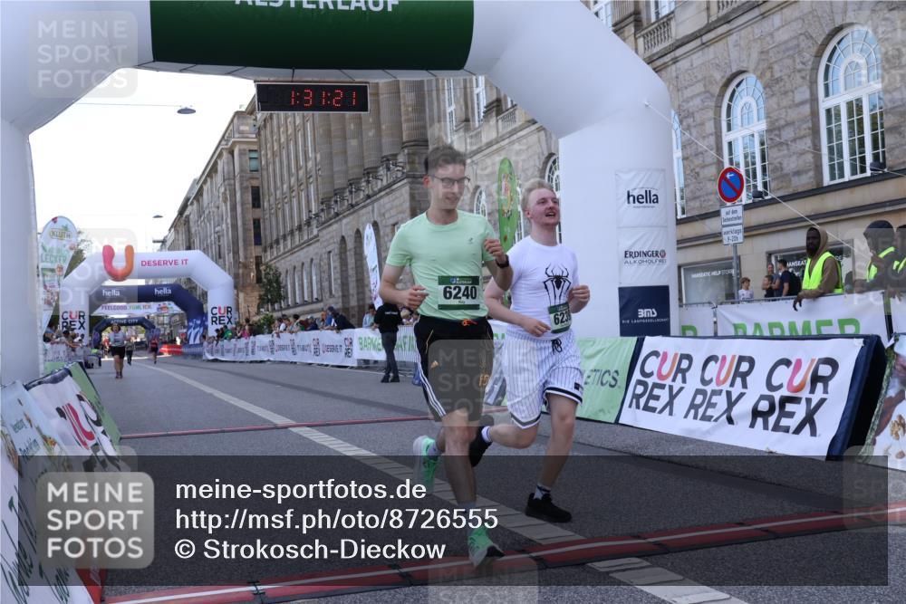 07.09.2025 - BARMER Alsterlauf Strokosch-Dieckow http://msf.ph/oto/8726555 07.09.2025 10:31:19 Ziel 6239, 6240 meine-sportfotos.de
