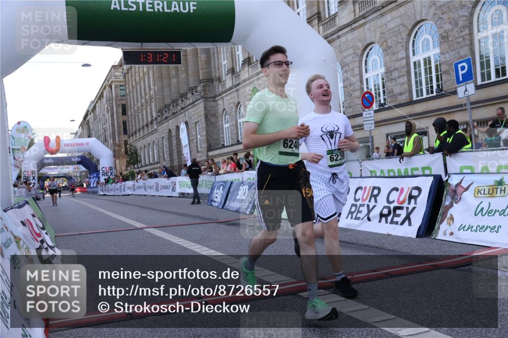 07.09.2025 - BARMER Alsterlauf Strokosch-Dieckow http://msf.ph/oto/8726557 07.09.2025 10:31:19 Ziel 6239, 6240 meine-sportfotos.de
