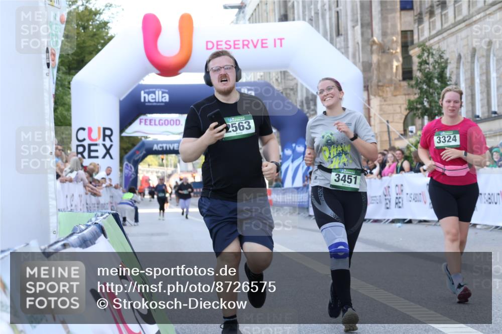 07.09.2025 - BARMER Alsterlauf Strokosch-Dieckow http://msf.ph/oto/8726575 07.09.2025 10:31:36 Ziel 2563, 3324, 3451 meine-sportfotos.de