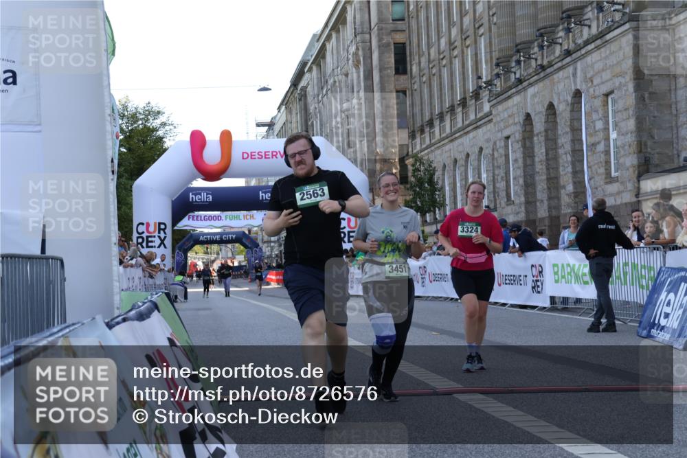 07.09.2025 - BARMER Alsterlauf Strokosch-Dieckow http://msf.ph/oto/8726576 07.09.2025 10:31:37 Ziel 2563, 3324, 3451 meine-sportfotos.de