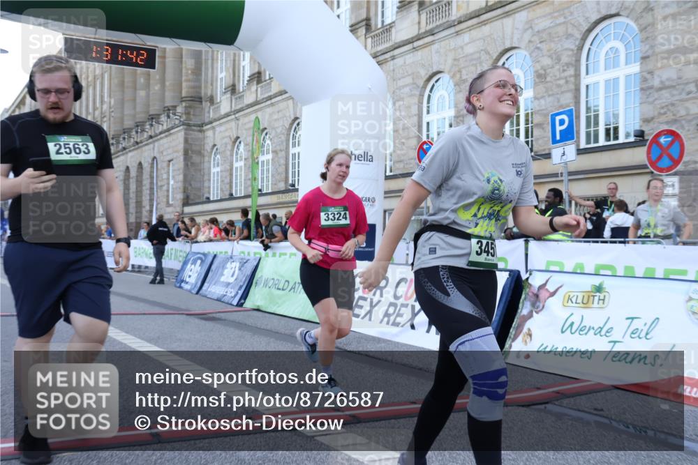 07.09.2025 - BARMER Alsterlauf Strokosch-Dieckow http://msf.ph/oto/8726587 07.09.2025 10:31:40 Ziel 2563, 3324, 3451 meine-sportfotos.de