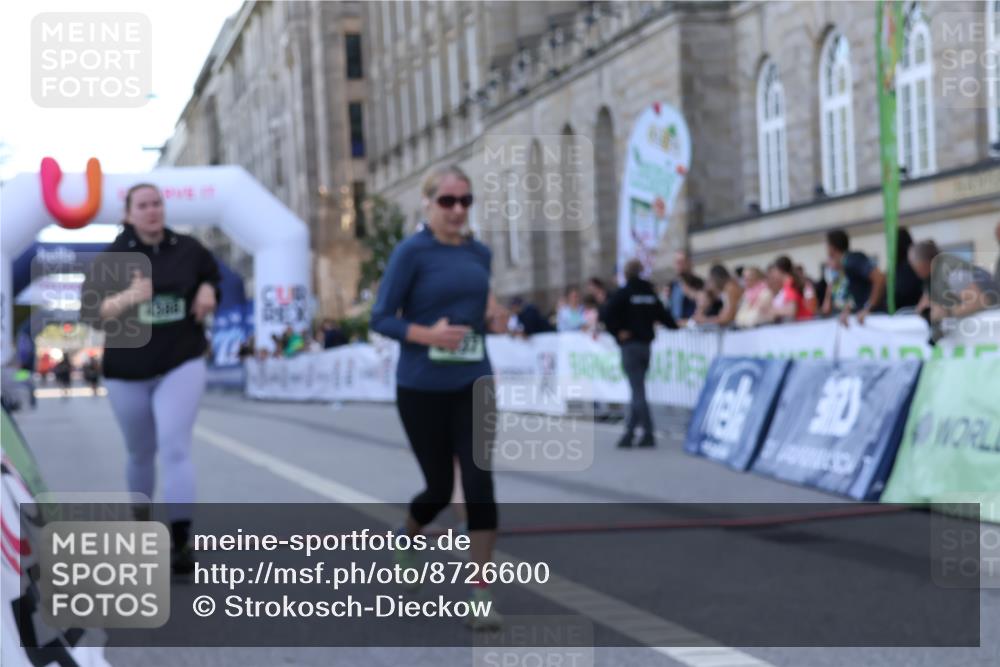 07.09.2025 - BARMER Alsterlauf Strokosch-Dieckow http://msf.ph/oto/8726600 07.09.2025 10:31:59 Ziel 4388, 5537, 5599 meine-sportfotos.de