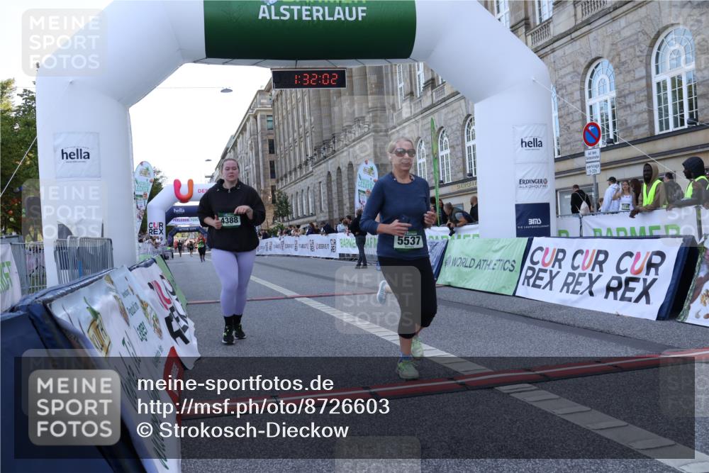 07.09.2025 - BARMER Alsterlauf Strokosch-Dieckow http://msf.ph/oto/8726603 07.09.2025 10:32:00 Ziel 4388, 5537, 5599 meine-sportfotos.de