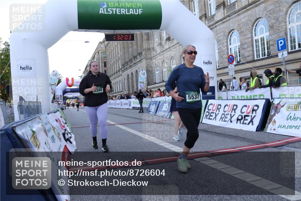 07.09.2025 - BARMER Alsterlauf Strokosch-Dieckow http://msf.ph/oto/8726604 07.09.2025 10:32:01 Ziel 4388, 5537, 5599 meine-sportfotos.de