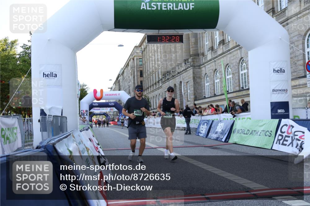 07.09.2025 - BARMER Alsterlauf Strokosch-Dieckow http://msf.ph/oto/8726635 07.09.2025 10:32:26 Ziel 4921, 4922 meine-sportfotos.de