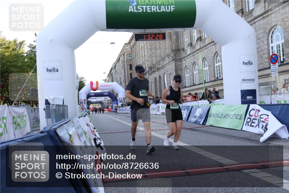 07.09.2025 - BARMER Alsterlauf Strokosch-Dieckow http://msf.ph/oto/8726636 07.09.2025 10:32:26 Ziel 4921, 4922 meine-sportfotos.de