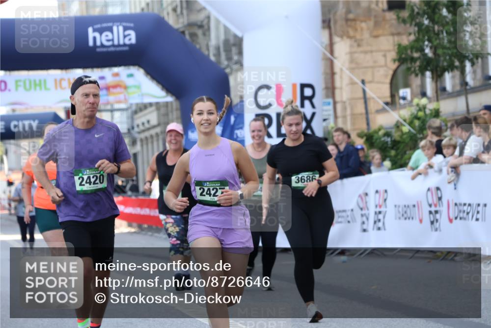 07.09.2025 - BARMER Alsterlauf Strokosch-Dieckow http://msf.ph/oto/8726646 07.09.2025 10:32:42 Ziel 1145, 2420, 2427, 2807, 3686 meine-sportfotos.de