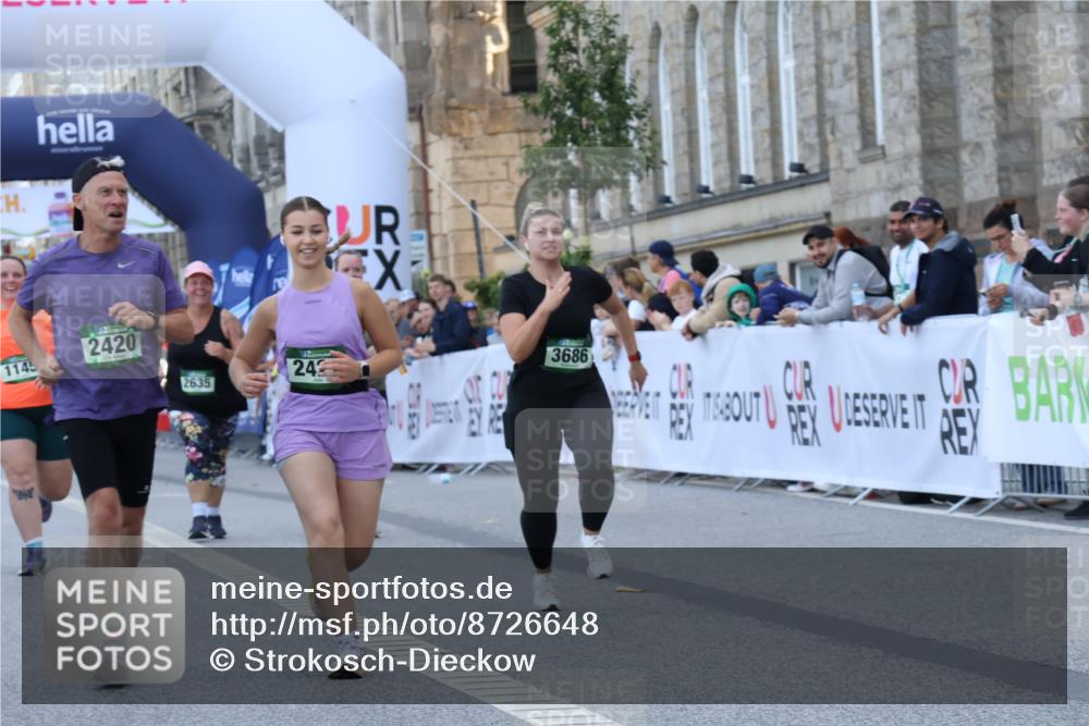 07.09.2025 - BARMER Alsterlauf Strokosch-Dieckow http://msf.ph/oto/8726648 07.09.2025 10:32:42 Ziel 1145, 2420, 2427, 2807, 3686 meine-sportfotos.de