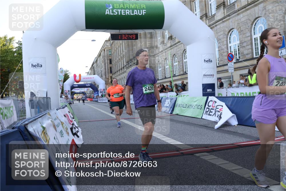 07.09.2025 - BARMER Alsterlauf Strokosch-Dieckow http://msf.ph/oto/8726663 07.09.2025 10:32:47 Ziel 1145, 2420, 2427, 2635, 3686 meine-sportfotos.de