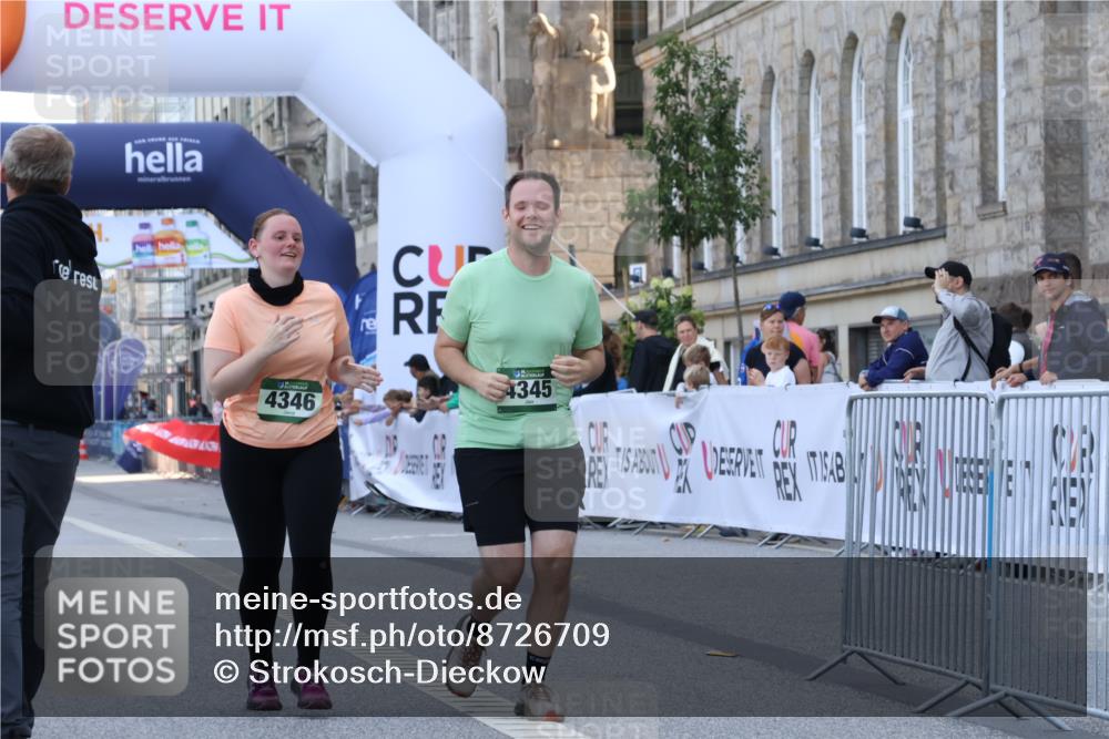 07.09.2025 - BARMER Alsterlauf Strokosch-Dieckow http://msf.ph/oto/8726709 07.09.2025 10:34:14 Ziel 4345, 4346 meine-sportfotos.de