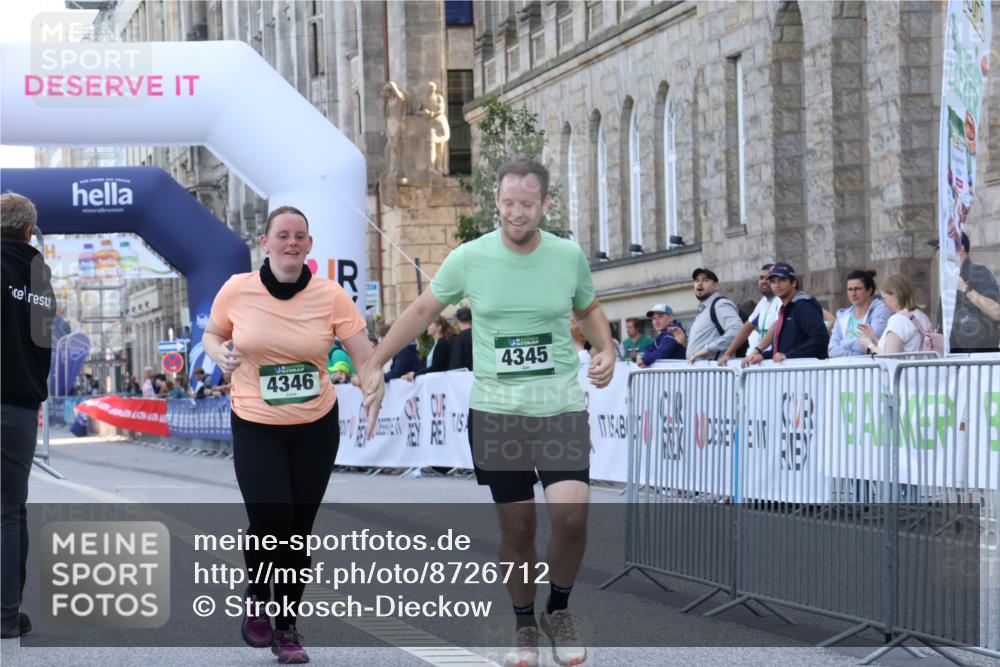 07.09.2025 - BARMER Alsterlauf Strokosch-Dieckow http://msf.ph/oto/8726712 07.09.2025 10:34:15 Ziel 4345, 4346 meine-sportfotos.de