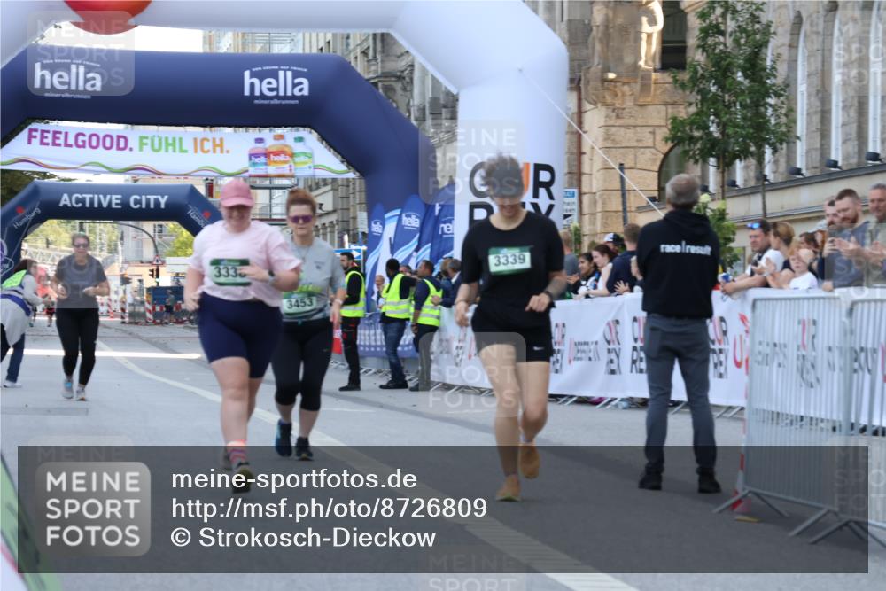 07.09.2025 - BARMER Alsterlauf Strokosch-Dieckow http://msf.ph/oto/8726809 07.09.2025 10:37:28 Ziel 3338, 3339 meine-sportfotos.de