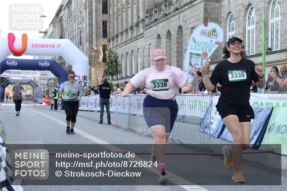 07.09.2025 - BARMER Alsterlauf Strokosch-Dieckow http://msf.ph/oto/8726824 07.09.2025 10:37:33 Ziel 3338, 3339, 3453 meine-sportfotos.de