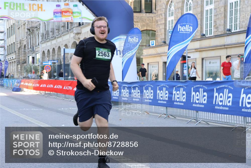 07.09.2025 - BARMER Alsterlauf Strokosch-Dieckow http://msf.ph/oto/8728856 07.09.2025 10:31:24 Ziel 2807, 4921, 4922 meine-sportfotos.de