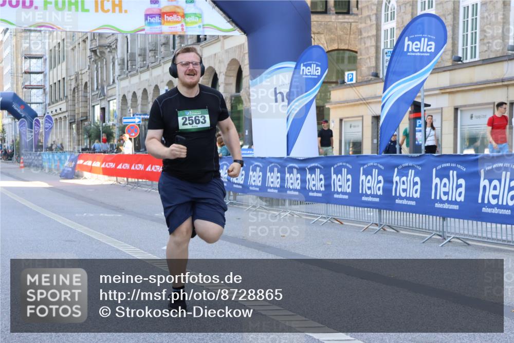 07.09.2025 - BARMER Alsterlauf Strokosch-Dieckow http://msf.ph/oto/8728865 07.09.2025 10:31:24 Ziel 2807, 4921, 4922 meine-sportfotos.de
