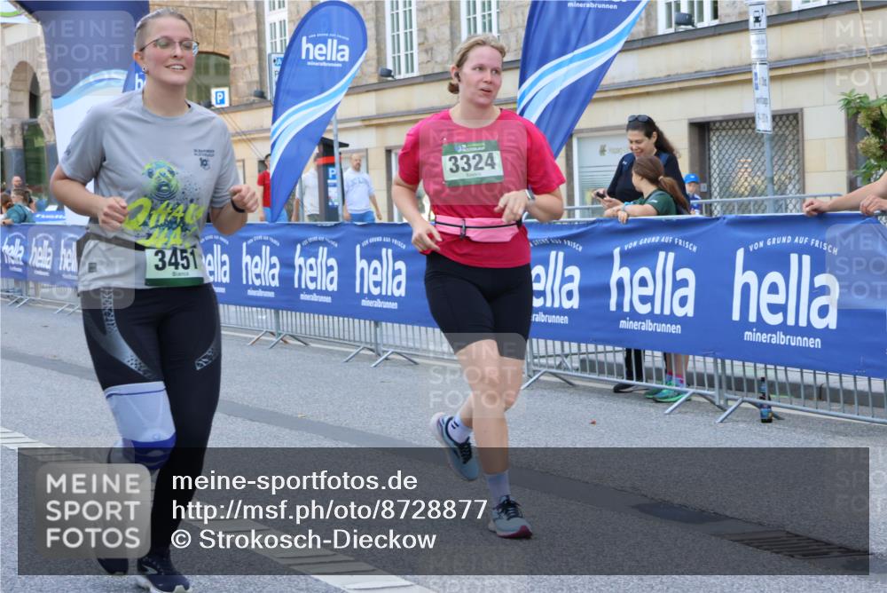 07.09.2025 - BARMER Alsterlauf Strokosch-Dieckow http://msf.ph/oto/8728877 07.09.2025 10:31:19 Ziel 2001, 4921, 4922 meine-sportfotos.de