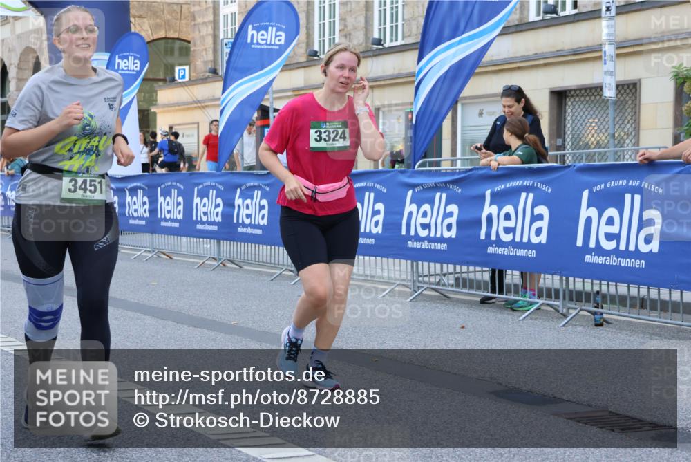 07.09.2025 - BARMER Alsterlauf Strokosch-Dieckow http://msf.ph/oto/8728885 07.09.2025 10:31:18 Ziel 2001, 4921, 4922 meine-sportfotos.de