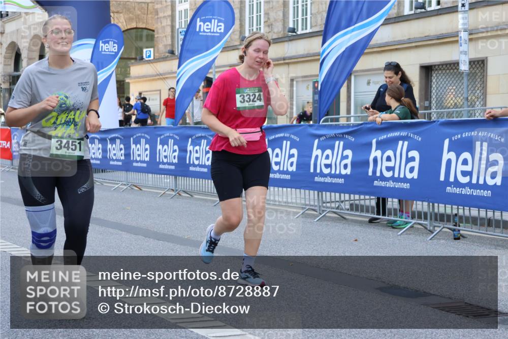 07.09.2025 - BARMER Alsterlauf Strokosch-Dieckow http://msf.ph/oto/8728887 07.09.2025 10:31:18 Ziel 2001, 4921, 4922 meine-sportfotos.de