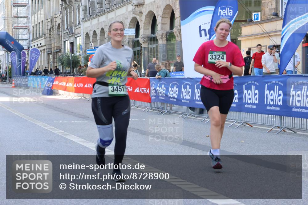 07.09.2025 - BARMER Alsterlauf Strokosch-Dieckow http://msf.ph/oto/8728900 07.09.2025 10:31:17 Ziel 2001, 4921, 4922 meine-sportfotos.de