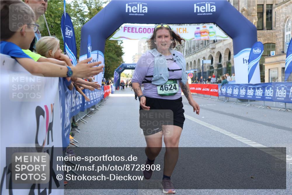 07.09.2025 - BARMER Alsterlauf Strokosch-Dieckow http://msf.ph/oto/8728908 07.09.2025 10:31:07 Ziel 2001, 5599 meine-sportfotos.de
