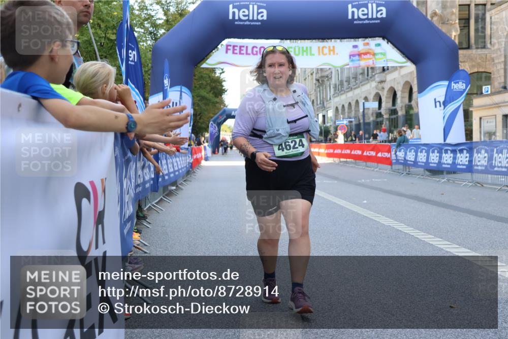 07.09.2025 - BARMER Alsterlauf Strokosch-Dieckow http://msf.ph/oto/8728914 07.09.2025 10:31:07 Ziel 2001, 5599 meine-sportfotos.de