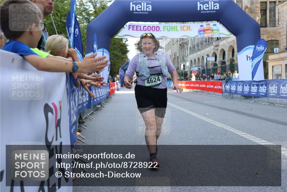 07.09.2025 - BARMER Alsterlauf Strokosch-Dieckow http://msf.ph/oto/8728922 07.09.2025 10:31:06 Ziel 2001, 4388, 5599 meine-sportfotos.de