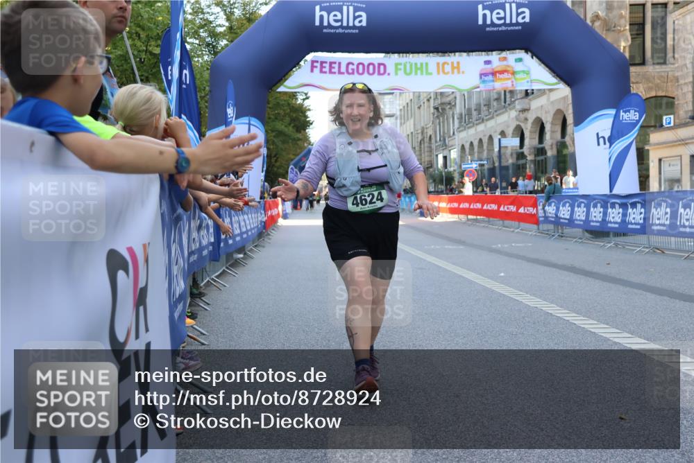 07.09.2025 - BARMER Alsterlauf Strokosch-Dieckow http://msf.ph/oto/8728924 07.09.2025 10:31:06 Ziel 2001, 4388, 5599 meine-sportfotos.de